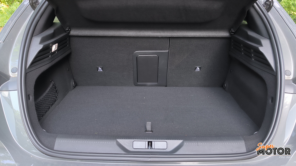 Al volante del Peugeot 308 GT Line PHEV 2026