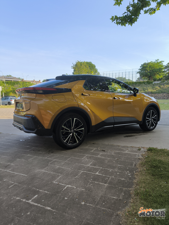 Al volante del Toyota C-HR Style PHEV 2026