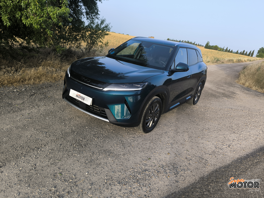 Al volante del BYD Atto 2 DM-i 2026