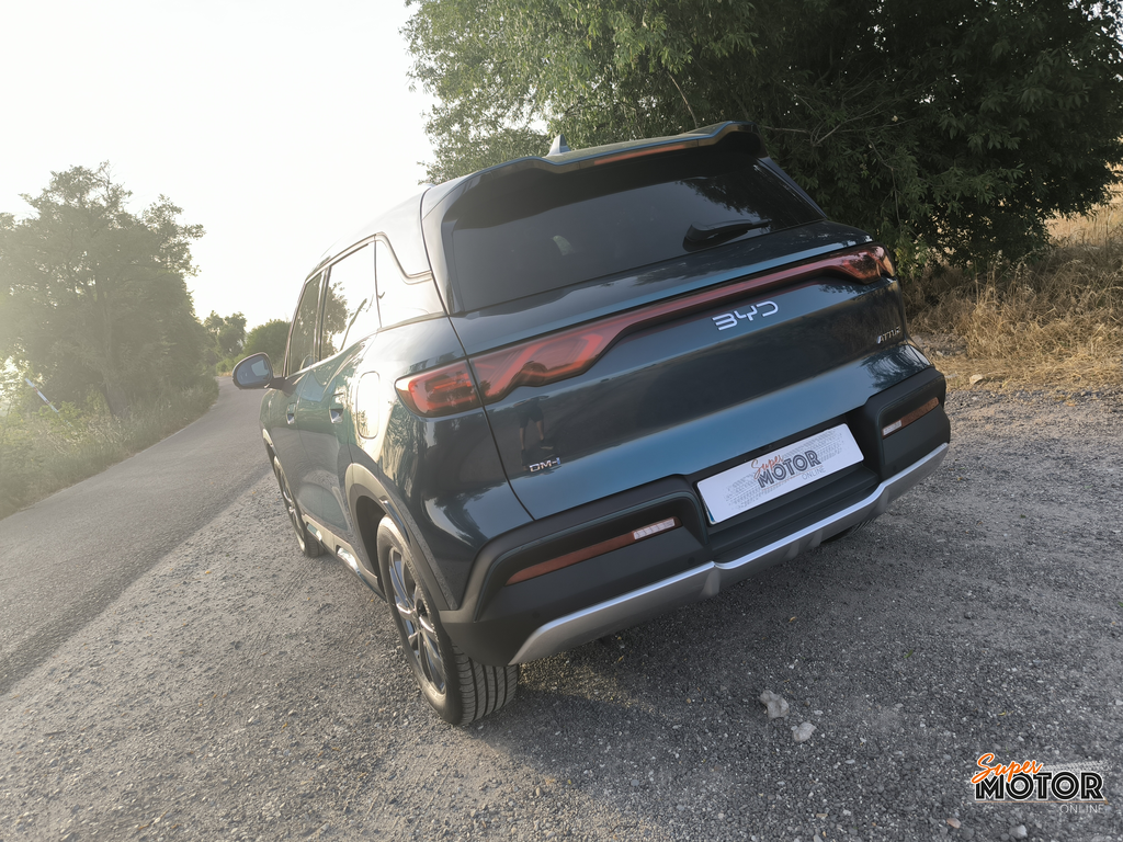 Al volante del BYD Atto 2 DM-i 2026
