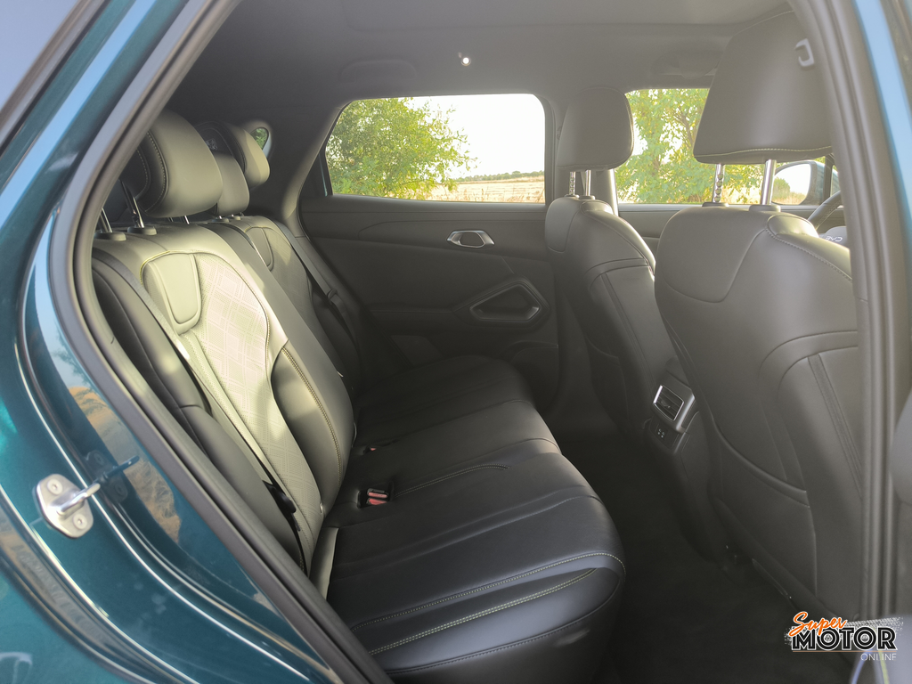Al volante del BYD Atto 2 DM-i 2026