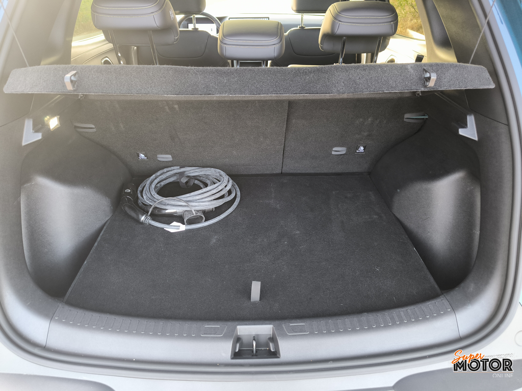 Al volante del BYD Atto 2 DM-i 2026